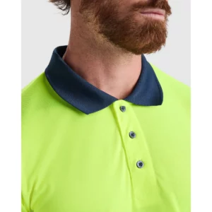 Polo Roly POLARIS en azul marino y amarillo flúor, detalle del cuello y la tapeta