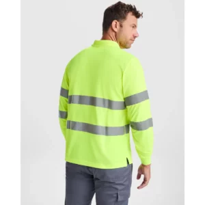 Polo Roly POLARIS L/S en amarillo flúor de manga larga, vista trasera con modelo