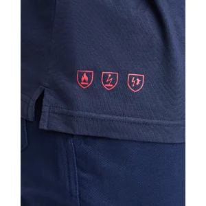 Polo Roly SANTANA en azul marino, detalle de los pictogramas junto al bajo