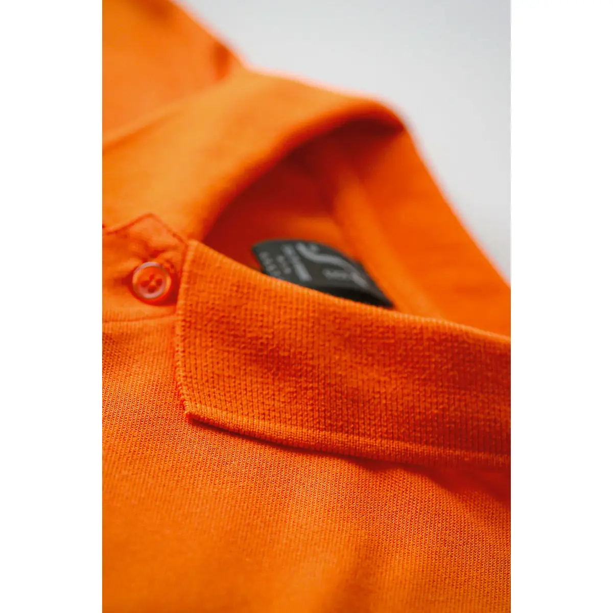 Polo hombre SOL’S PRIME MEN 00571 9 Polo Sol’s PRIME MEN naranja, detalle del cuello y la tapeta