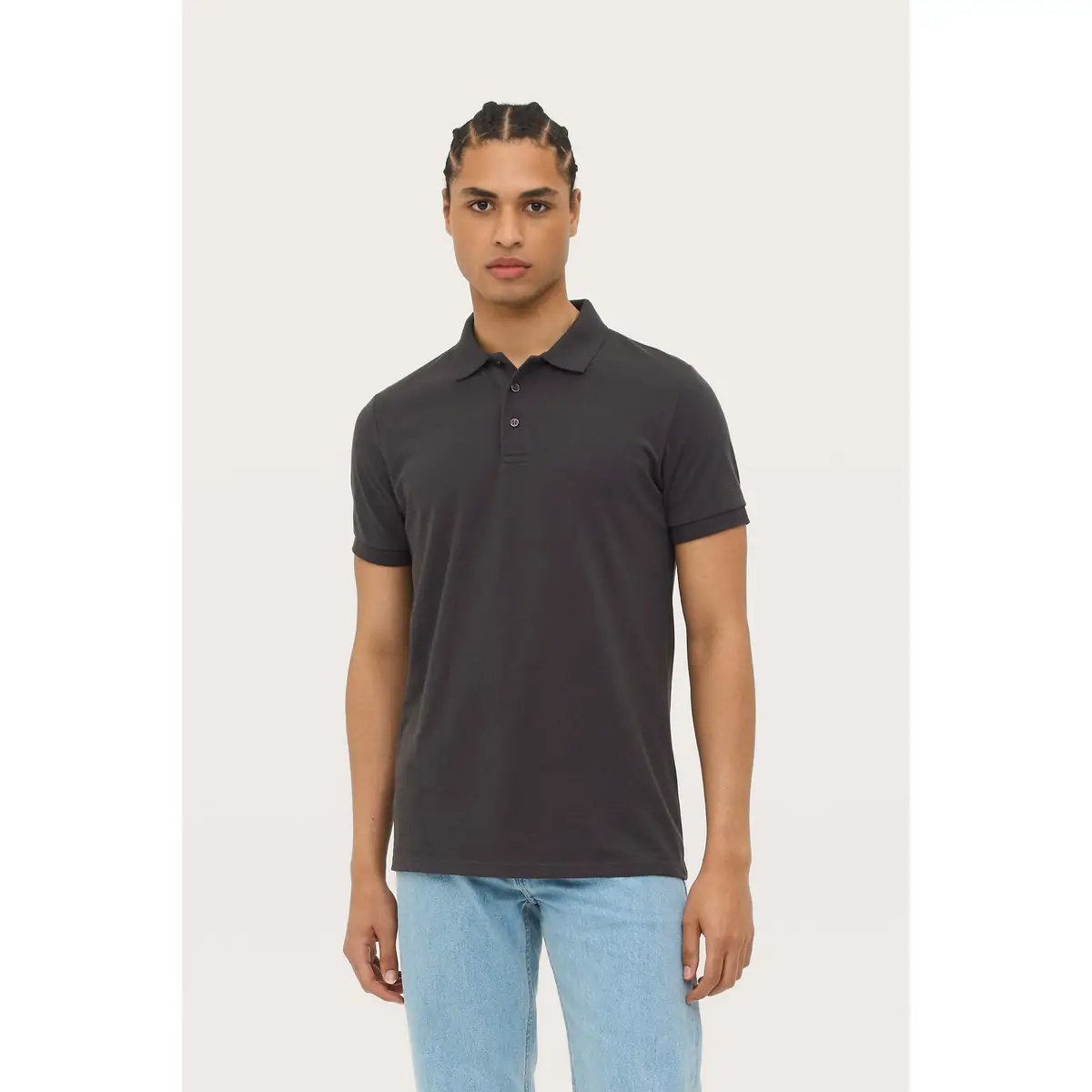 Polo hombre SOL’S PRIME MEN 00571 1 Polo Sol’s PRIME MEN gris oscuro, vestido por un modelo, vista frontal
