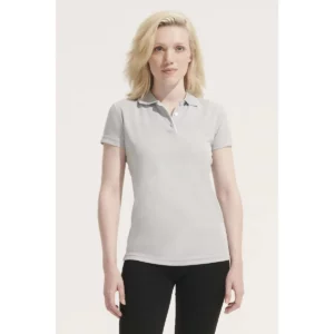 Polo Sol’s PERFORMER WOMEN gris claro, vestido por una modelo, vista frontal