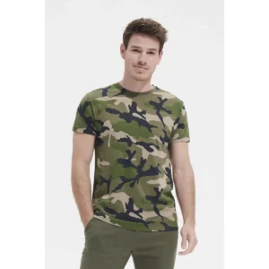 Camiseta SOL'S CAMO MEN 01188, presentación con modelo