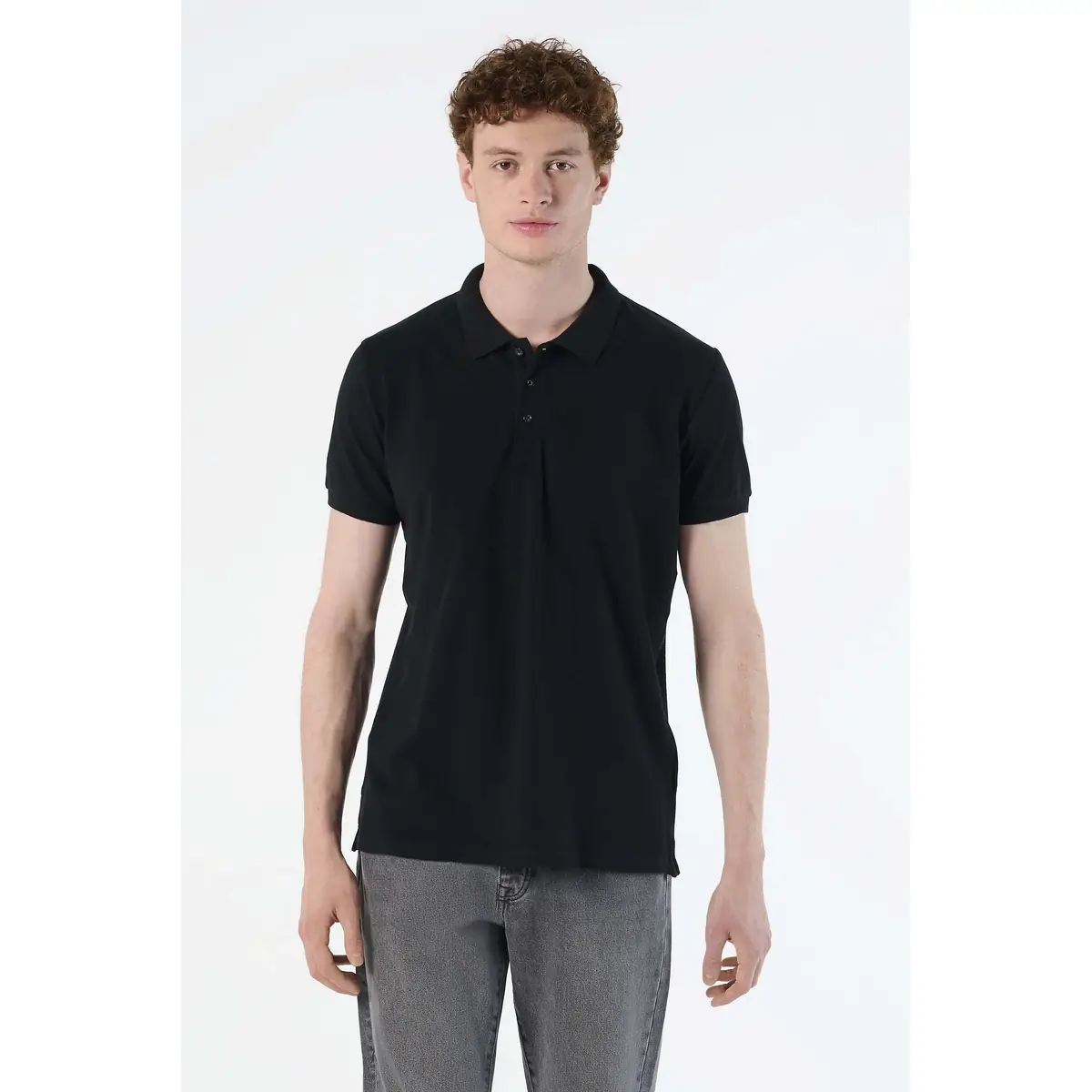Polo hombre SOL’S PHOENIX MEN 01708 1 Polo Sol’s PHOENIX MEN negro, vestido por un modelo, vista frontal