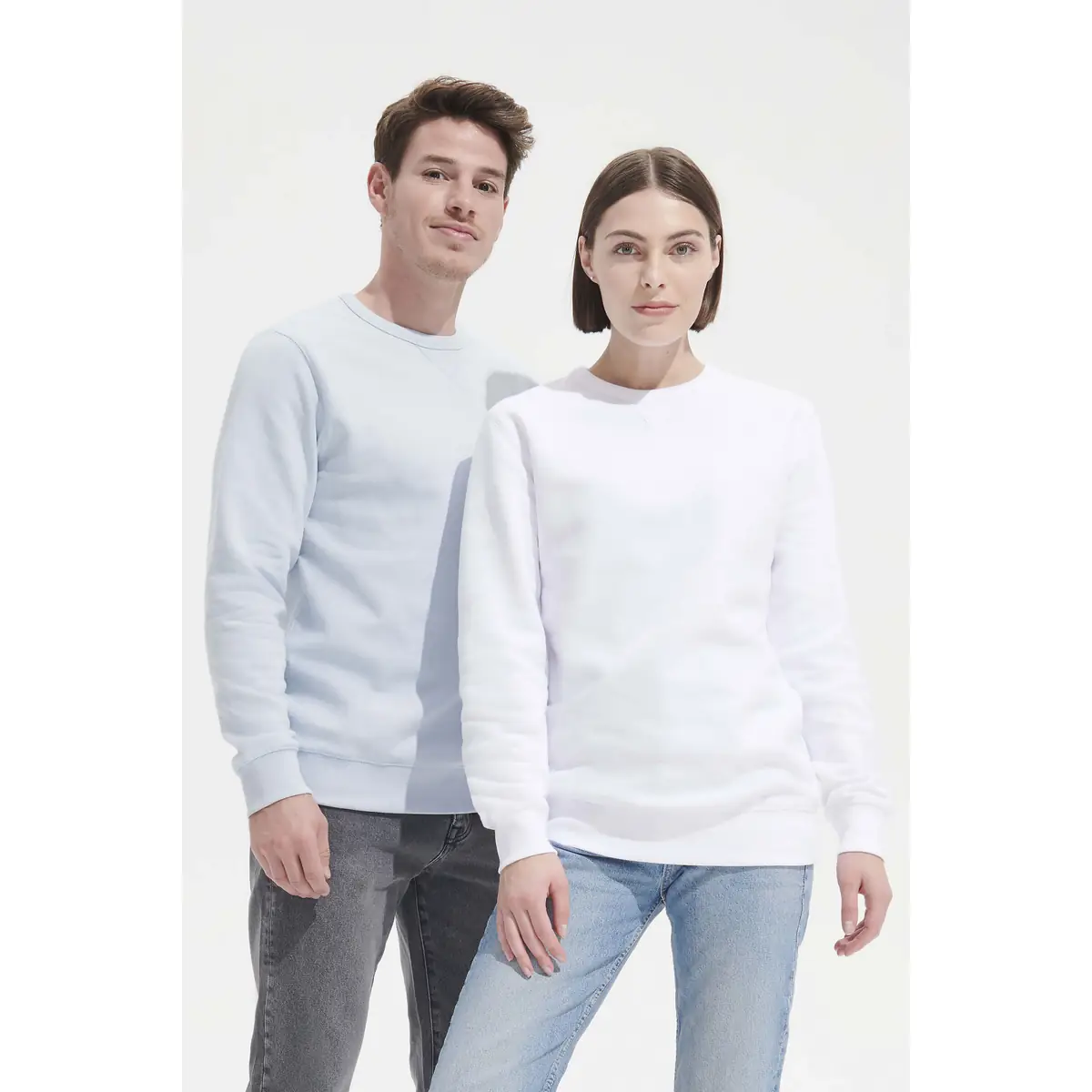 Sudadera SOL'S SULLY 02990 2 Sudadera SOL’S 02990, vista frontal con persona