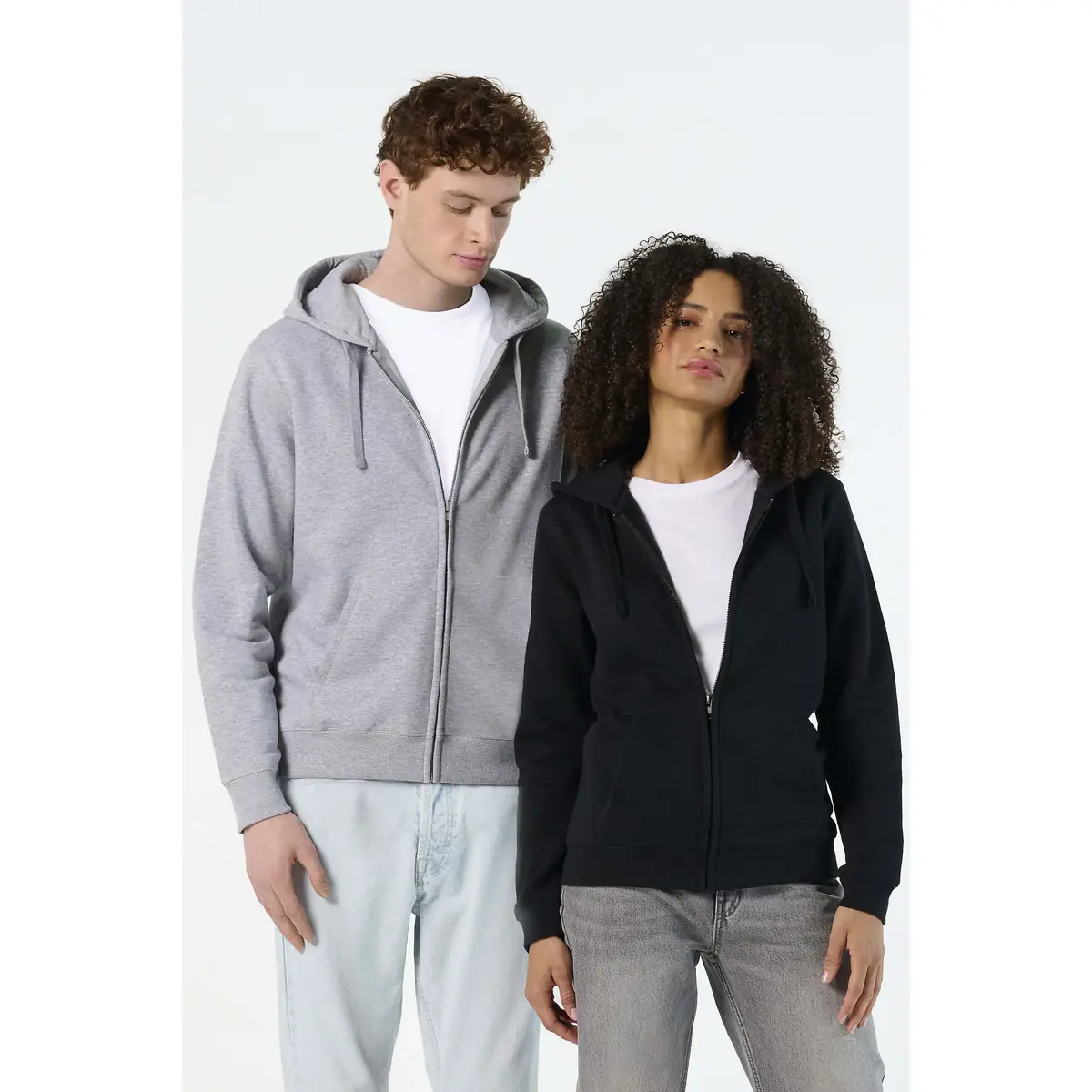Sudadera SOL'S SPIKE MEN 03105 2 Sudadera SOL’S 03105, vista frontal con persona