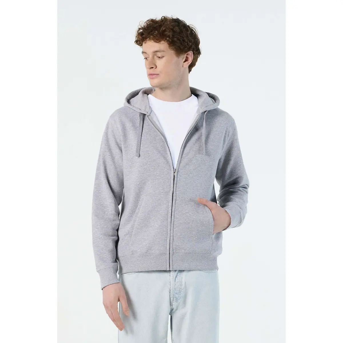 Sudadera SOL'S SPIKE MEN 03105 1 Sudadera SOL’S 03105, vista frontal con persona