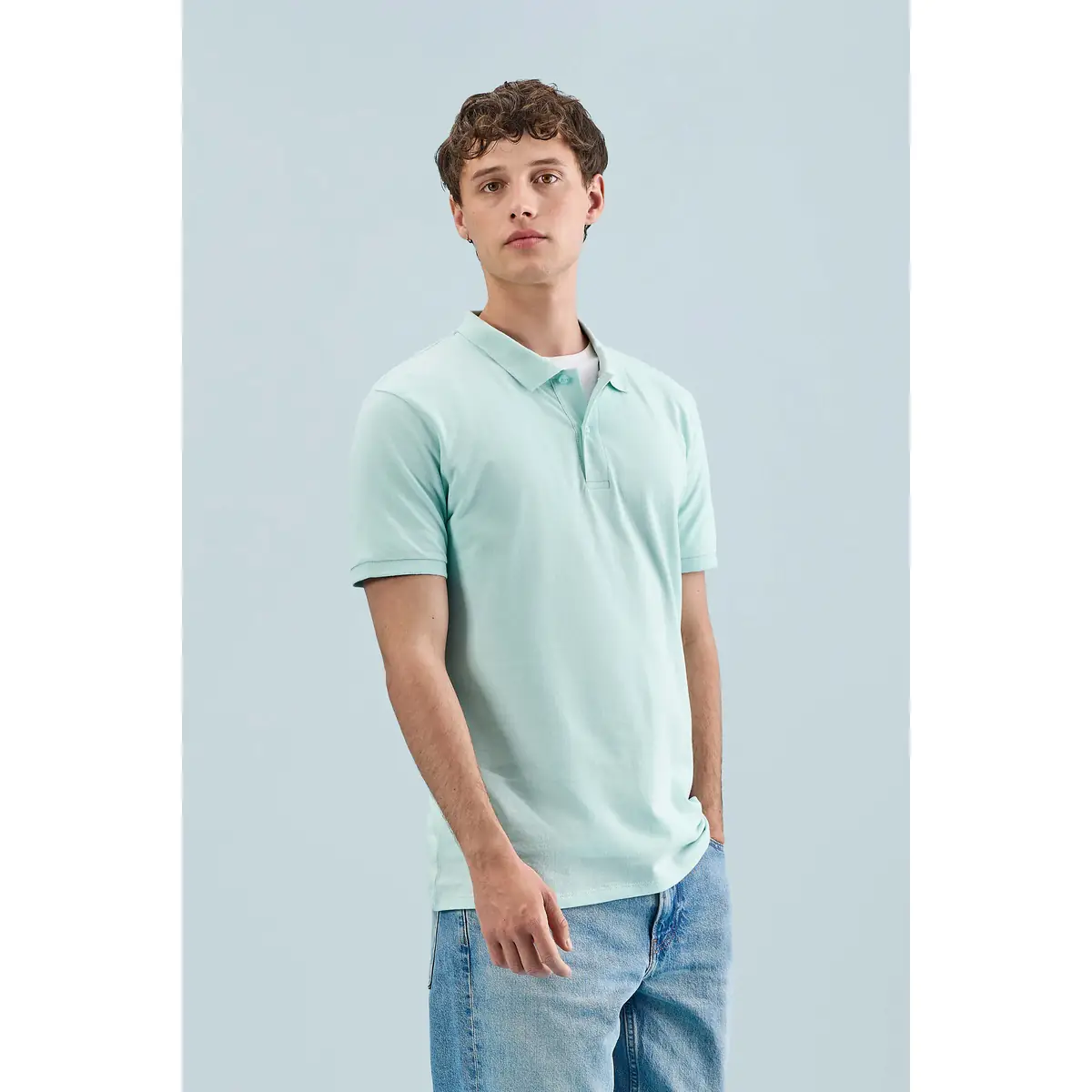 Polo hombre SOL’S PLANET MEN 03566 2 Polo Sol’s PLANET MEN verde claro, vestido por un modelo, vista lateral