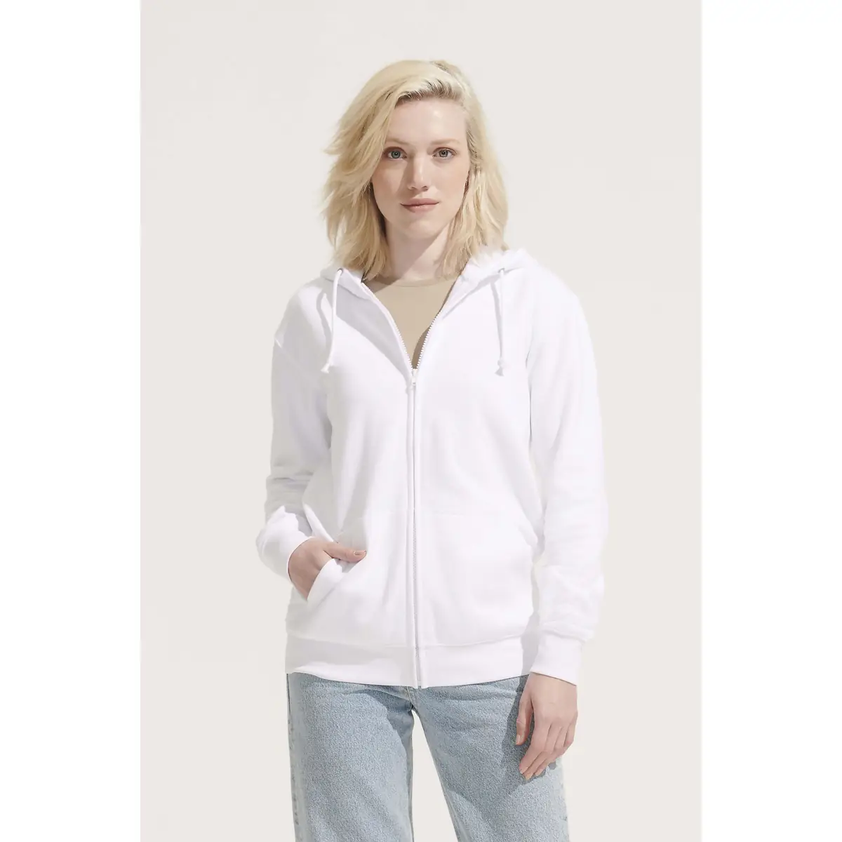 Sudadera SOL'S CARTER 03812 6 Sudadera SOL’S 03812, vista frontal con persona