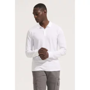 Polo Sol’s PLANET LSL blanco de manga larga, vestido por un modelo