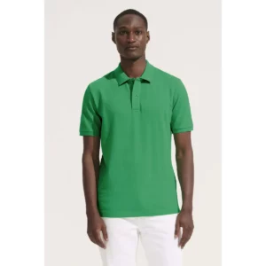 Polo Sol’s PEGASE verde, vestido por un modelo, vista frontal