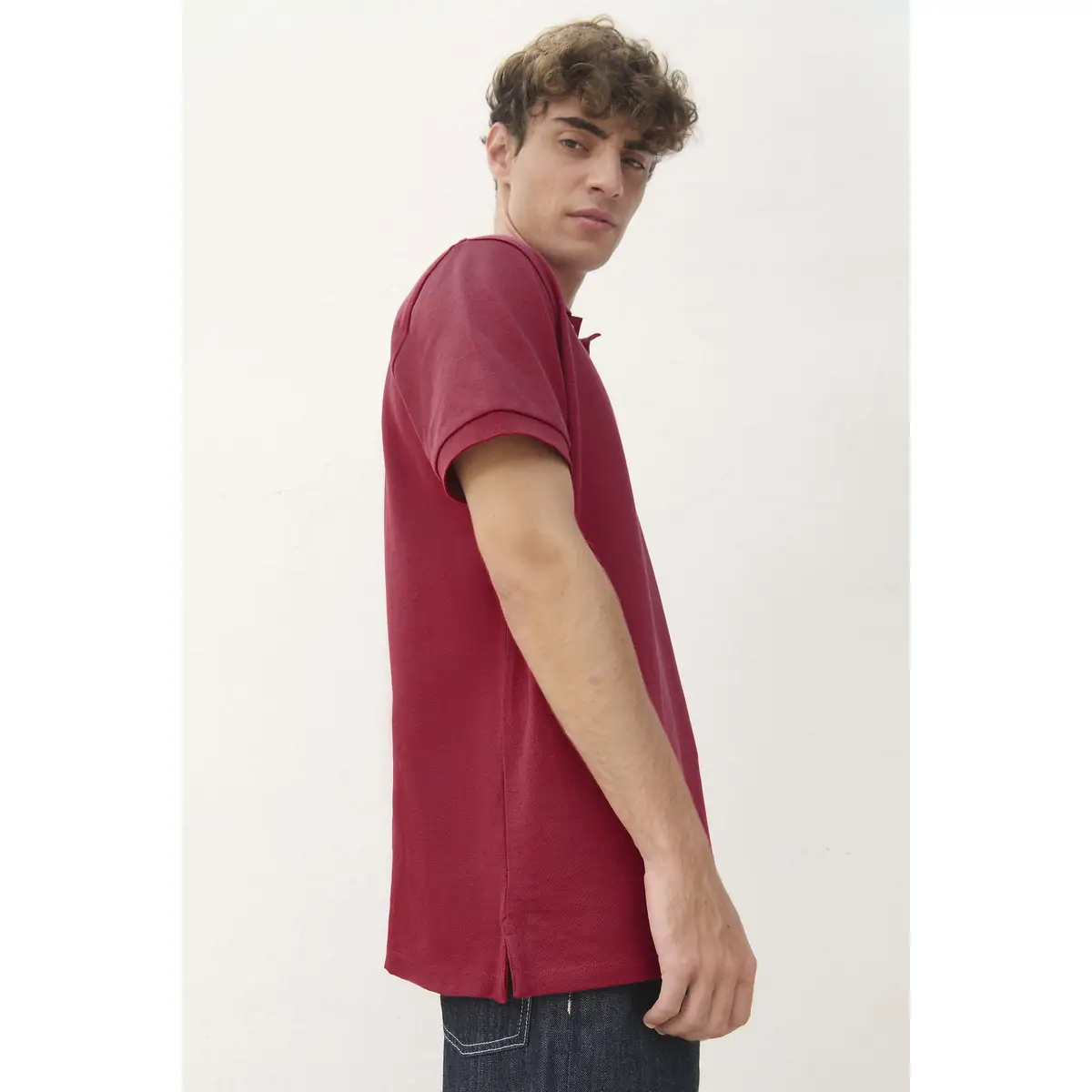 Polo unisex SOL’S PACIFIC 04439 6 Polo Sol’s PACIFIC granate, vestido por un modelo, vista lateral y trasera
