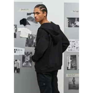 Sudadera SOL’S 04818, vista trasera con persona