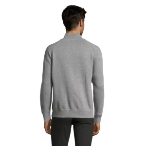 Sudadera SOL’S 47200, vista trasera con persona