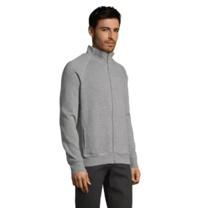 Sudadera SOL’S 47200, vista lateral con persona