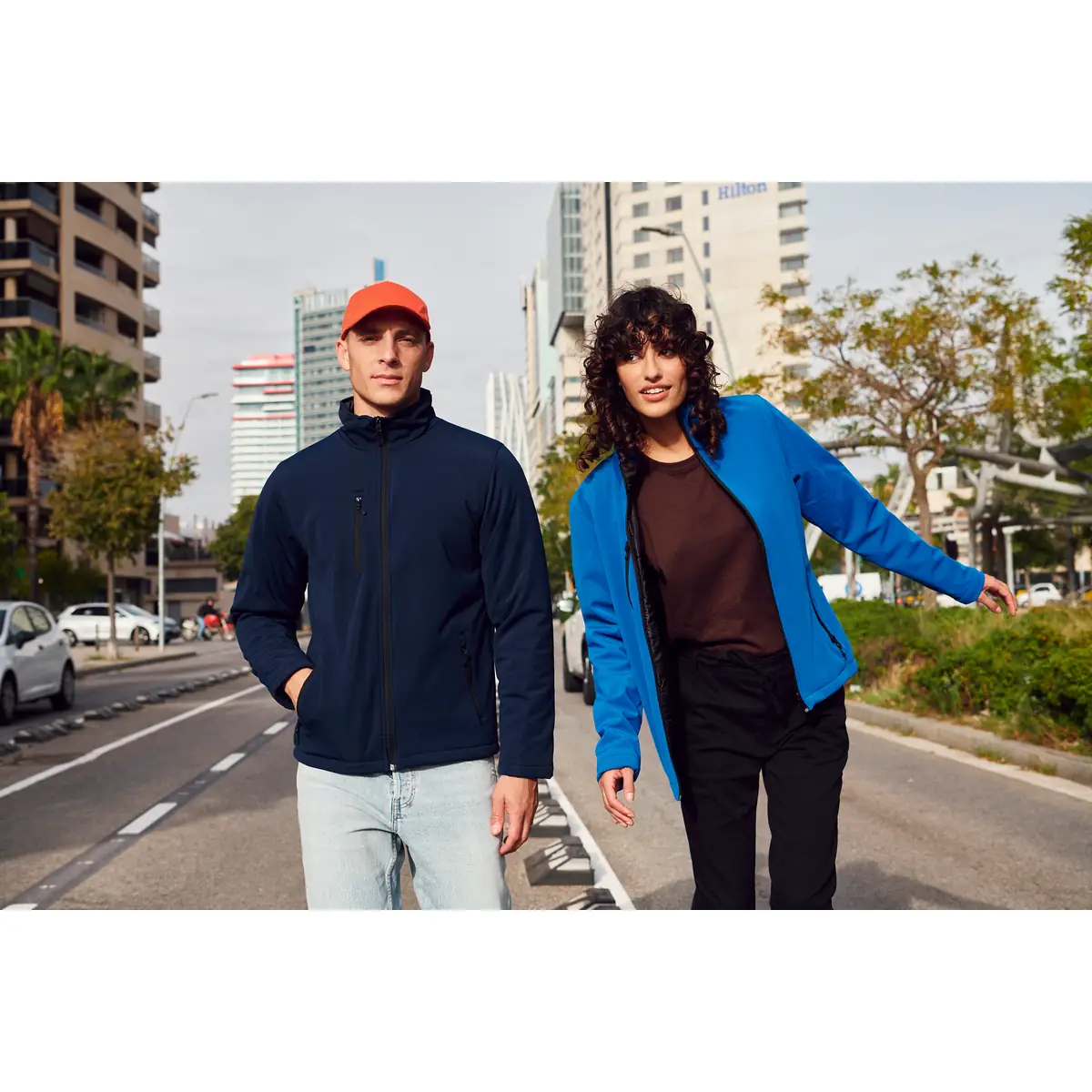 Chaqueta hombre CLIQUE PADDED SOFTSHELL JACKET 0200954 1 Chaqueta hombre CLIQUE PADDED SOFTSHELL JACKET 0200954 / Chaqueta mujer CLIQUE PADDED SOFTSHELL JACKET WOMEN 0200957, con modelos
