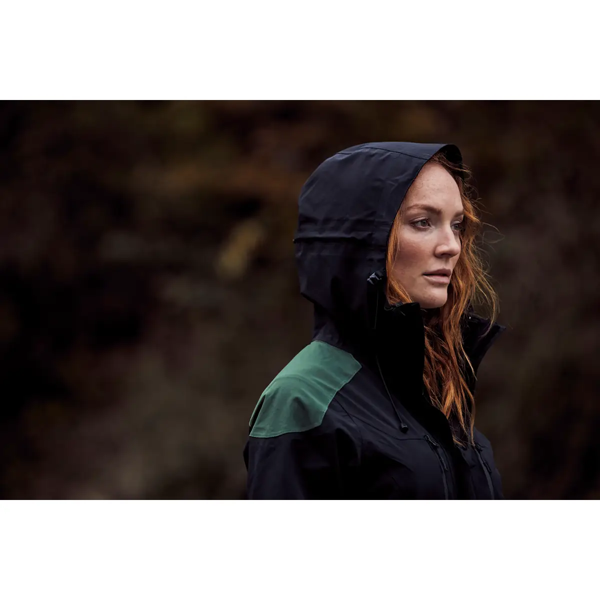 Chaqueta de trekking unisex CLIQUE STAFFORD 020901 29 Chaqueta de trekking Clique Stafford 020901, Hunter green, con modelo y capucha