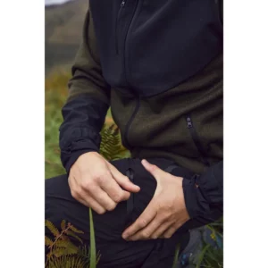 Pantalón de trekking Clique Sebring 020902, negro, detalle de la rodilla con modelo