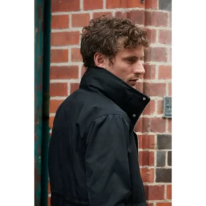 Chaqueta de entretiempo Clique Arock 020903 negro, con modelo masculino