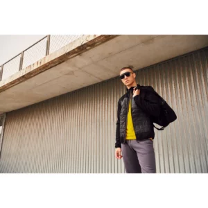 Chaqueta polar Clique Custer 020933 negro, con modelo masculino