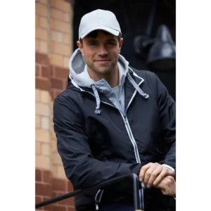 Cortaviento unisex CLIQUE HARDY 020961, con modelo