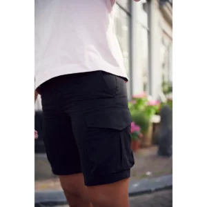 Pantalón corto unisex Clique Cargo Shorts 022065, vista posterior con modelo