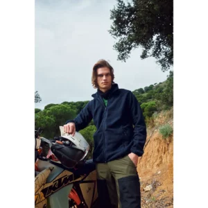 Chaqueta polar Clique Basic Polar Fleece Jacket 023901, foto con persona