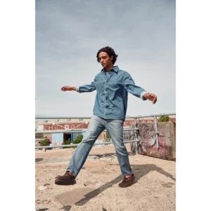 Sobrecamisa unisex Clique Overshirt 027962 Tejano, con modelo masculino