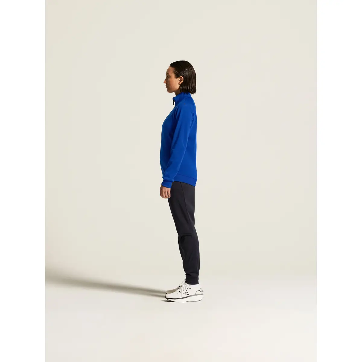 Chaqueta mujer CRAFT ADV UNIFY JACKET 1909135 7 Chaqueta mujer CRAFT ADV UNIFY JACKET 1909135, Club cobolt, con modelo, vista lateral de cuerpo entero