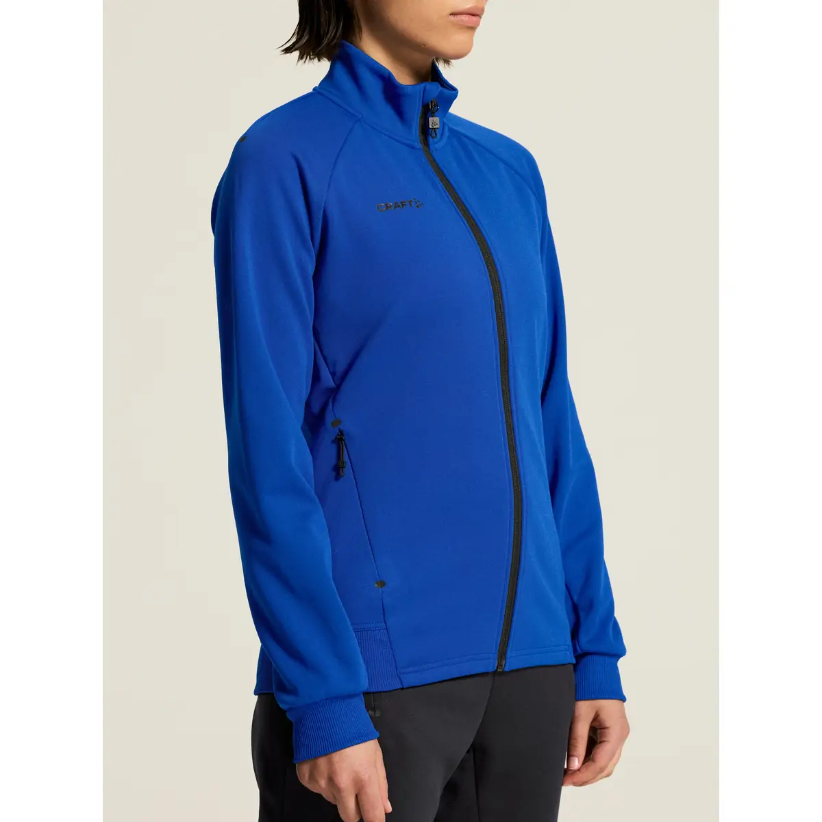 Chaqueta mujer CRAFT ADV UNIFY JACKET 1909135 1 Chaqueta mujer CRAFT ADV UNIFY JACKET 1909135, Club cobolt, detalle frontal con modelo