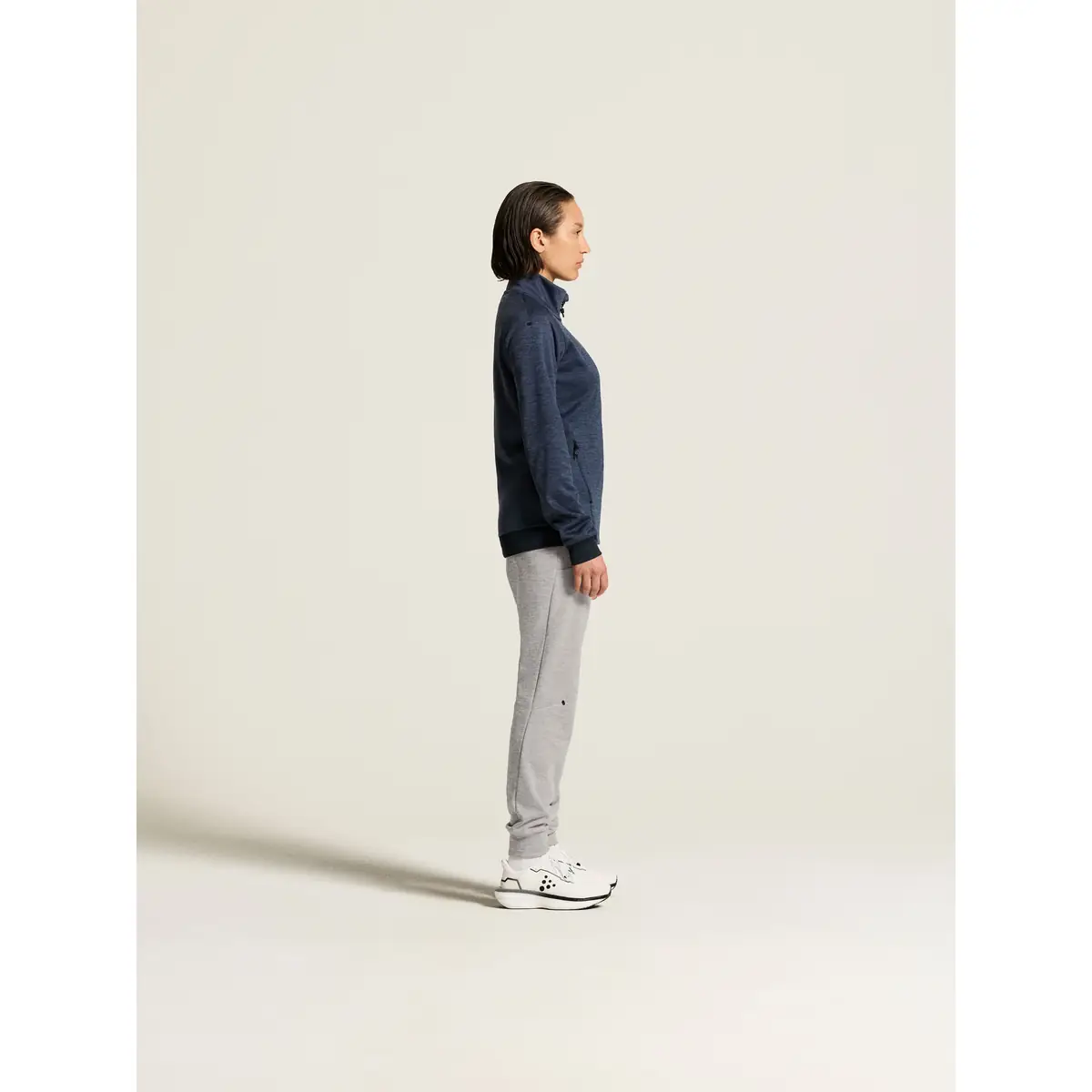 Chaqueta mujer CRAFT ADV UNIFY JACKET 1909135 34 Chaqueta mujer CRAFT ADV UNIFY JACKET 1909135, Blaze melange, con modelo, vista lateral de cuerpo entero