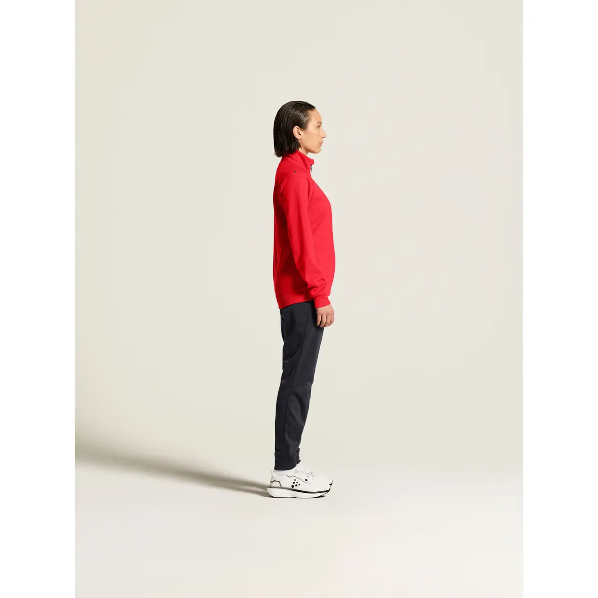 Chaqueta mujer CRAFT ADV UNIFY JACKET 1909135 45 Chaqueta mujer CRAFT ADV UNIFY JACKET 1909135, Bright red, con modelo, vista lateral de cuerpo entero