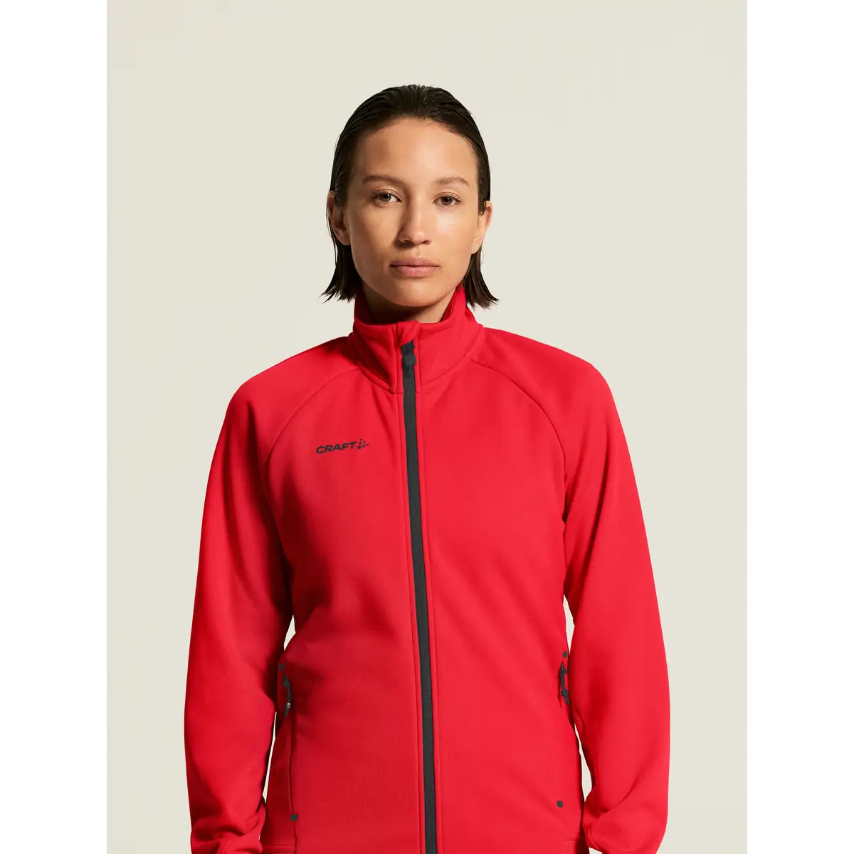Chaqueta mujer CRAFT ADV UNIFY JACKET 1909135 46 Chaqueta mujer CRAFT ADV UNIFY JACKET 1909135, Bright red, con modelo, vista frontal