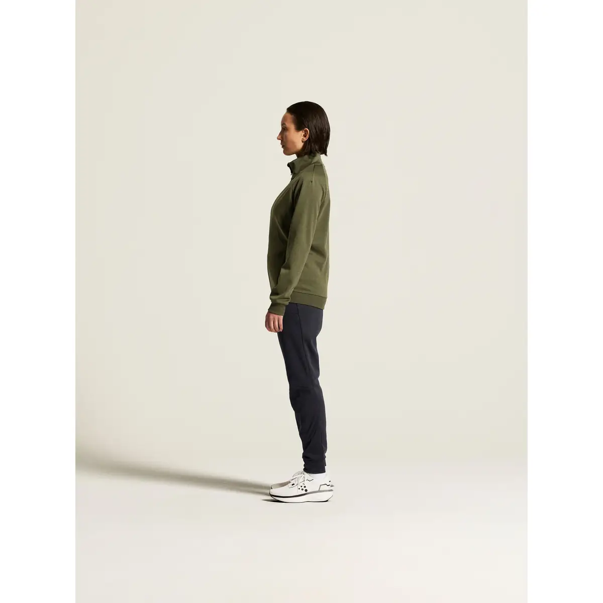 Chaqueta mujer CRAFT ADV UNIFY JACKET 1909135 55 Chaqueta mujer CRAFT ADV UNIFY JACKET 1909135, Woods, con modelo, vista lateral de cuerpo entero