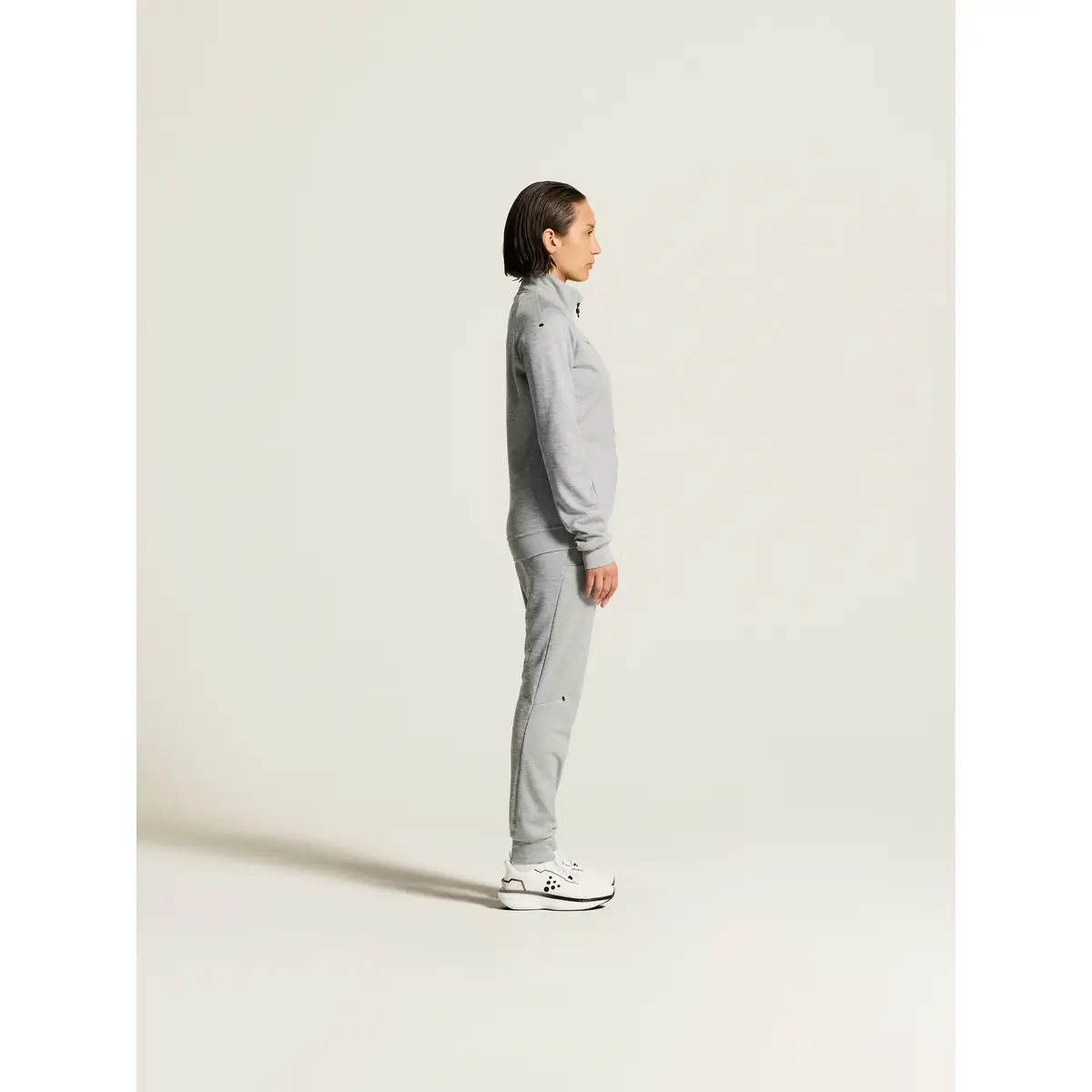 Chaqueta mujer CRAFT ADV UNIFY JACKET 1909135 67 Chaqueta mujer CRAFT ADV UNIFY JACKET 1909135, Grey melange, con modelo, vista lateral de cuerpo entero