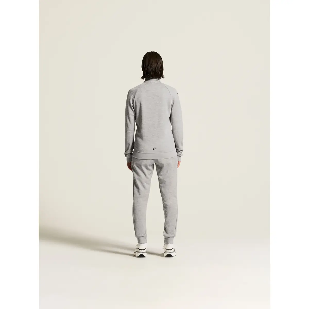 Chaqueta mujer CRAFT ADV UNIFY JACKET 1909135 69 Chaqueta mujer CRAFT ADV UNIFY JACKET 1909135, Grey melange, con modelo, vista posterior de cuerpo entero