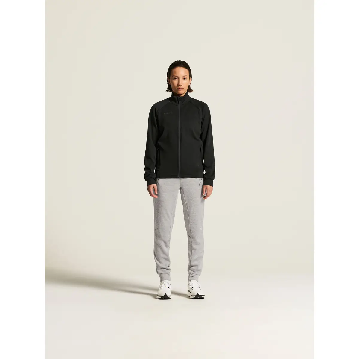 Chaqueta mujer CRAFT ADV UNIFY JACKET 1909135 82 Chaqueta mujer CRAFT ADV UNIFY JACKET 1909135, Negro, con modelo, vista frontal de cuerpo entero