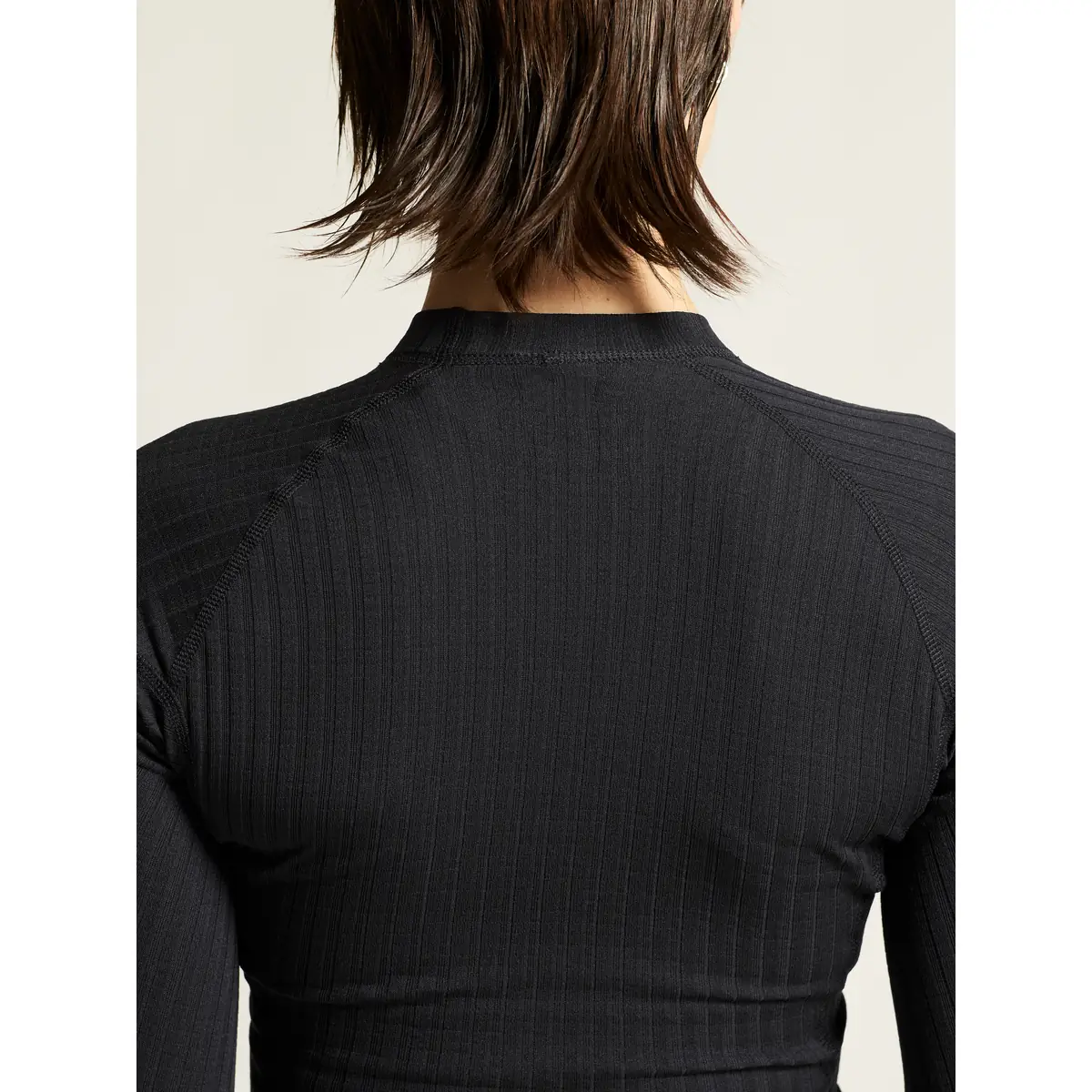 Camiseta interior mujer CRAFT ACTIVE EXTREME X LS 1909673 11 Camiseta interior mujer CRAFT ACTIVE EXTREME X LS 1909673, con modelo, detalle posterior del cuello