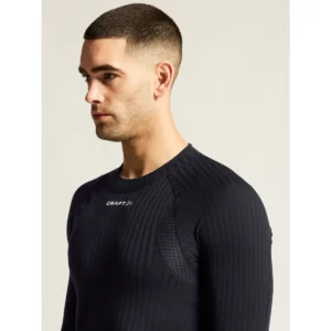 Camiseta interior hombre CRAFT ACTIVE EXTREME X LS 1909679, con modelo, detalle del pecho y el hombro