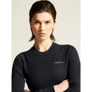 Conjunto mujer CRAFT CORE DRY BASELAYER SET 1909706, Negro, con modelo, detalle del cuello y el pecho