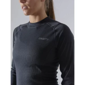 Conjunto mujer CRAFT CORE DRY BASELAYER SET 1909706, Negro, con modelo, detalle del cuello y el pecho