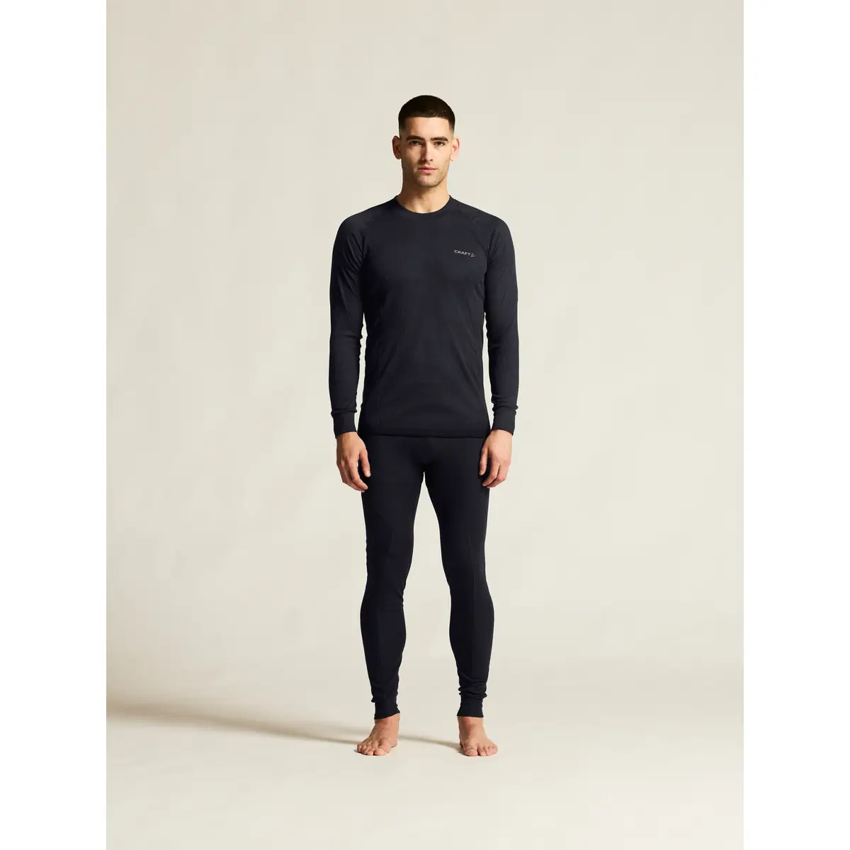 Conjunto hombre CRAFT CORE DRY BASELAYER SET 1909707 17 Conjunto hombre CRAFT CORE DRY BASELAYER SET 1909707, Negro, con modelo, vista frontal del conjunto
