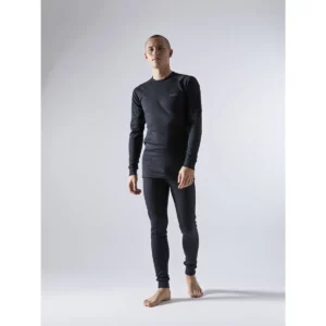 Conjunto hombre CRAFT CORE DRY BASELAYER SET 1909707, Negro, con modelo, vista frontal de tres cuartos del conjunto