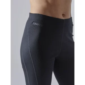 Conjunto térmico mujer CRAFT CORE WARM BASELAYER SET 1909708, con modelo, detalle de cintura del pantalón