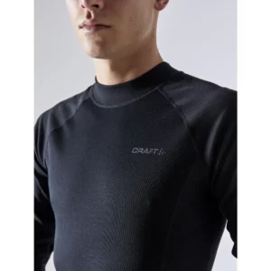 Conjunto térmico hombre CRAFT CORE WARM BASELAYER 1909709, Negro, con modelo, detalle del cuello de la camiseta