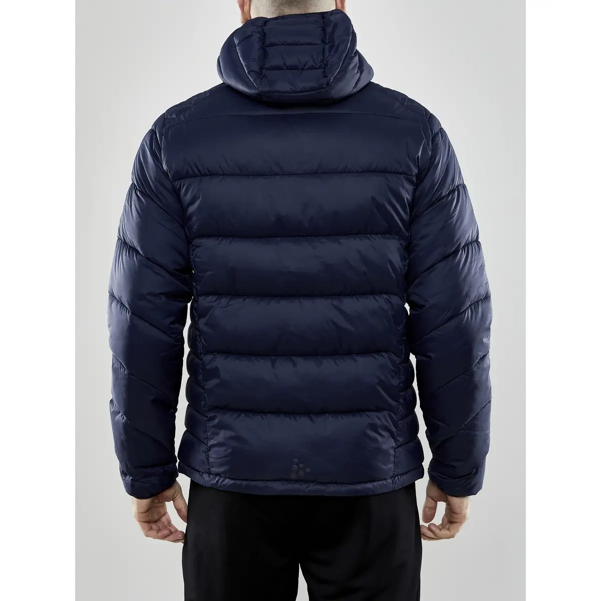 Chaqueta hombre CRAFT CORE EXPLORE ISOLATE JACKET 1910390 23 Chaqueta hombre CRAFT CORE EXPLORE ISOLATE JACKET 1910390, con modelo, vista posterior