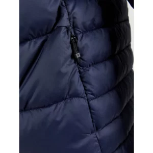 Chaqueta hombre CRAFT CORE EXPLORE ISOLATE JACKET 1910390, con modelo, detalle del bolsillo con cremallera