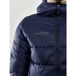 Chaqueta hombre CRAFT CORE EXPLORE ISOLATE JACKET 1910390, con modelo, detalle del cuello y la cremallera