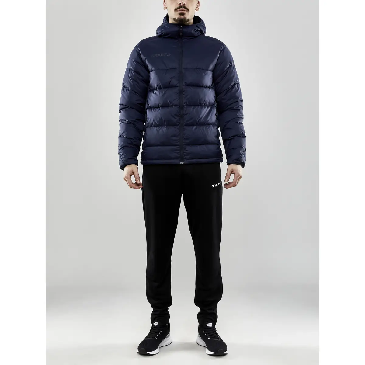 Chaqueta hombre CRAFT CORE EXPLORE ISOLATE JACKET 1910390 26 Chaqueta hombre CRAFT CORE EXPLORE ISOLATE JACKET 1910390, con modelo, vista frontal