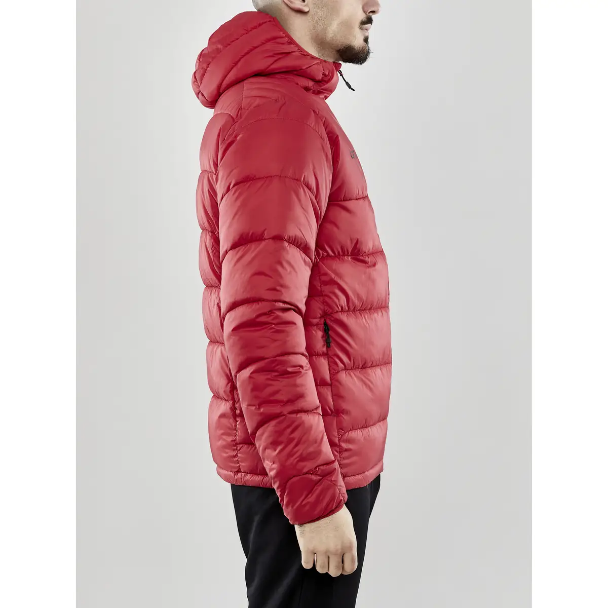 Chaqueta hombre CRAFT CORE EXPLORE ISOLATE JACKET 1910390 28 Chaqueta hombre CRAFT CORE EXPLORE ISOLATE JACKET 1910390, con modelo, lateral derecho